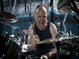 Lars behind his drums playing